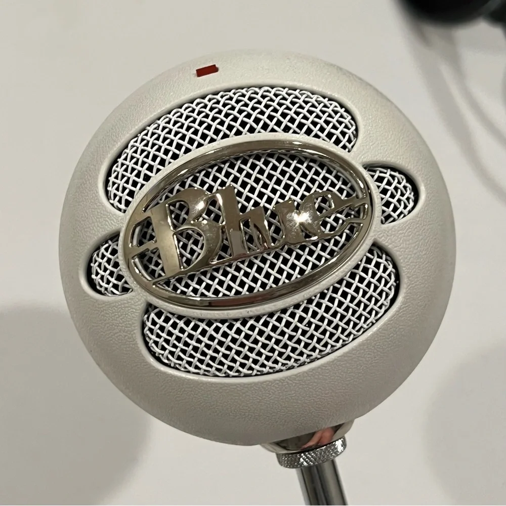 Blue Snowball Microphone & Pop Guard